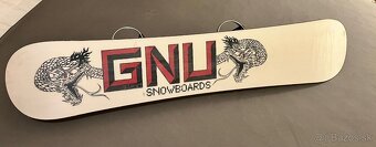 Predam snowboard GNU s viazanim - 11