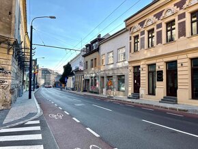 Na prenájom garážové miesto, Beskydská ulica, Bratislava, St - 11