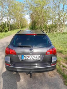 Opel Astra J ST - 11