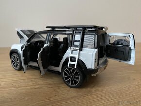 Land Rover Defender 110 - 1:32 (celokovovy model) - 11