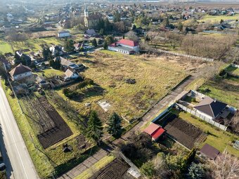 EXKLUZÍVNY  POZEMOK SO STAVEBNÝM POVOLENÍM NA 21 DOMOV - 11