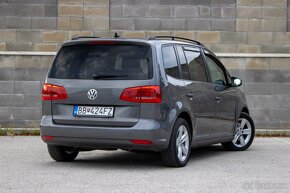 Volkswagen Touran - 11