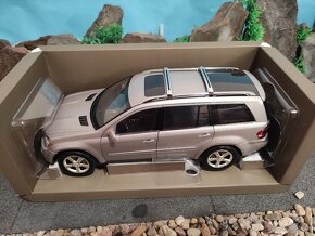 prodám model 1:18 mercedes benz GL klasse X164 - 11