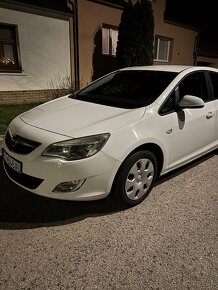 Na predaj astra 2010 - 11