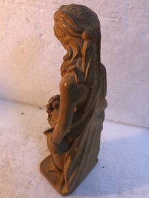 Stará krásna drevená socha Svätá Alžbeta - 11