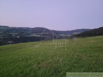 Väčší rekreačný pozemok s výhľadom na obec Zubák - 11