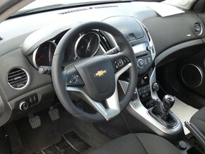 Chevrolet Cruze 1.7 CDTI 96kW combi ZÁRUKA 36M - 11