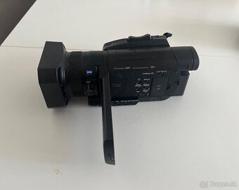 Sony FDR-AX700 4K Handycam - 11