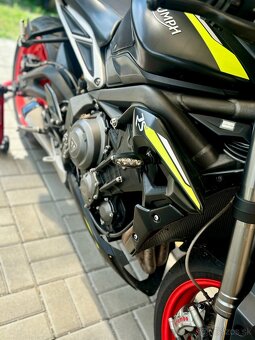 Triumph Street Triple 765RS facelift rocník (naháč) 2020 - 11