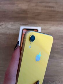 iPhone XR 64 GB Yellow - 11