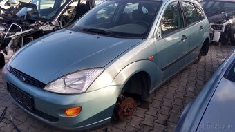 Lacno rozpredám Ford Focus I a II facelift na náhradné diely - 11