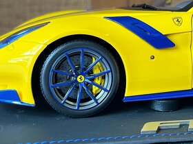 1:18 BBR Ferrari F12 TDF , otváratelný diescast - 11