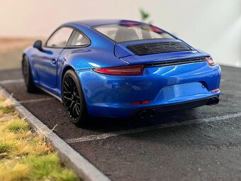 1:18 PORSCHE 911 Carrera GTS Coupe - Schuco - 11