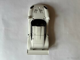 1:18 autoart porsche gt1 - 11