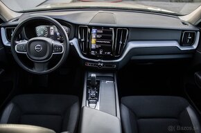 Volvo XC60 MOMENTUM AT8 FWD - 11