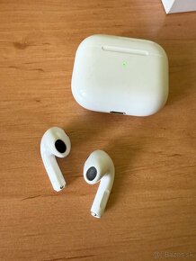 Apple AirPods 3 s MagSafe nabíjacím puzdrom - 11