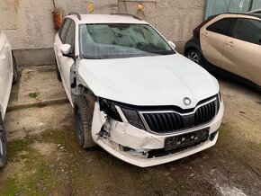 Predám havarovanú Škoda Octavia 1.6 TDi 85kw automat rv 2018 - 11