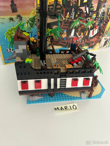 LEGO 21322 Pirates of Barracuda Bay - 11