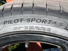 22 palcové disky +nízkoprofilové Michelin Pilot Sport 285/35 - 11