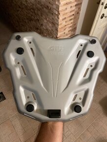 Givi kufor 42l s opierkou + Givi platna - 11