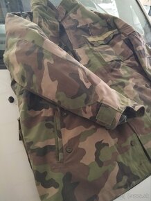 vojenský kabát s odjimatelnou vložkou kozusinou a kapucňou - 11
