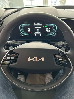 KIA Niro HEV 1,6 GDi GOLD TECH, Lak Tengerine (MY24) - 11