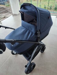 Kočík Petite&Mars (cca ešte rok v záruke) a vajíčko + isofix - 11