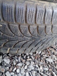 Ponúkam na predaj zimné pneumatiky 225/60r17- 2ks Bridgeston - 11