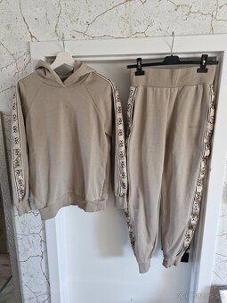 2x NOVA Guess Britney logovana teplakova khaki suprava - 11