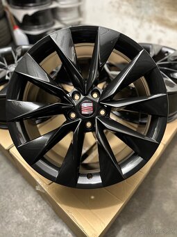 Nepoužité hliníkové disky 5x112 R19 Škoda Crystal Black - 11