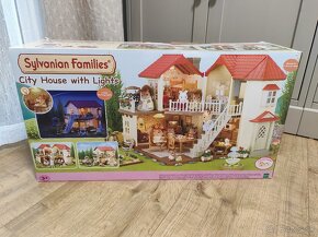 Sylvanian Families dom s nábytkom a 4 figúrkami - 11