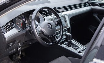 Volkswagen Passat Variant 1.6 TDI BMT Trendline - 11