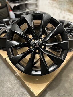 Nepoužité hliníkové disky 5x112 R19 Škoda Crystal Black - 11