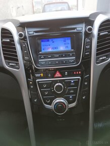 Hyundai i30 1.6 CRDi DOHC 16V Comfort - 11