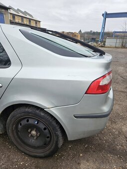 Renault laguna.        2004      1.6 benzínové motor - 12