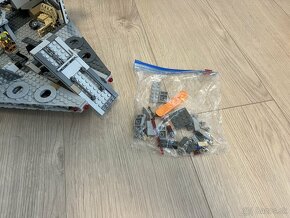 LEGO STAR WARS 75257 MILLENNIUM FALCON - 12