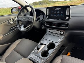 Hyundai Kona, 64 kWh, Premium, SoH 99%, TZ, s DPH 17.600,- - 12