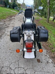 Suzuki VL 1500 Intruder - 12