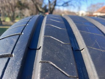 275/40 r22 letne pneumatiky - 12