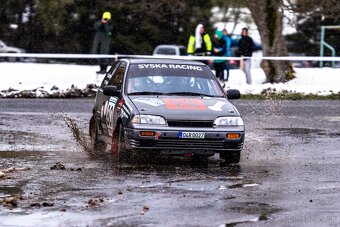 Závodní Suzuki Swift GTI na rally - 12