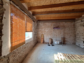 Priestranný dom v rekonštrukcii v krásnej dedinke Kamenica - 12