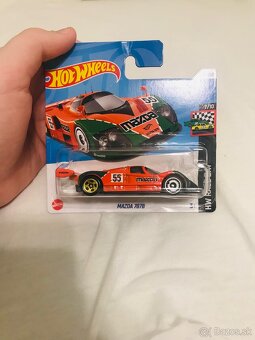 Hot Wheels/ Matchbox - 12