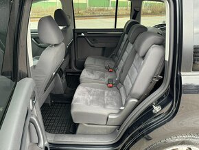 Volkswagen Touran 2.0 TDI DSG HIGHLINE XENON NAVI - 12