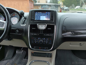 Lancia Voyager 2.8crdi Platinum r.v.2013,120kw 7 miestna - 12