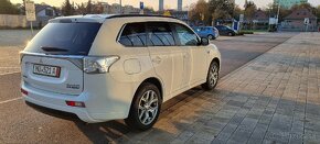 Mitsubishi outlander phev 2.0 - 12