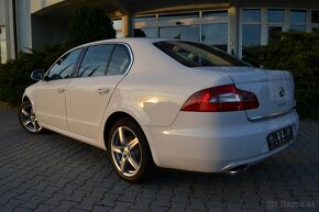 ŠKODA SUPERB II 2.0TDI ELEGANCE, ELEKTRÓNY R17, KOŽA, XENÓNY - 12