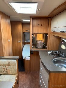 Predám prívesný karavan HOBBY DE LUXE 540 KMFE - 12