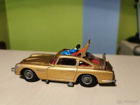 Corgi toys Aston Martin DB4 - 12