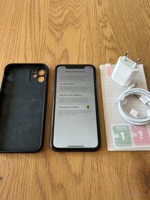 iPhone 11 64 gb Black v záruke - 12