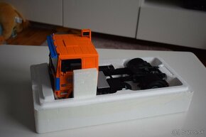 1:18 Volvo F12 Truck Deutrans year 1977 - 12